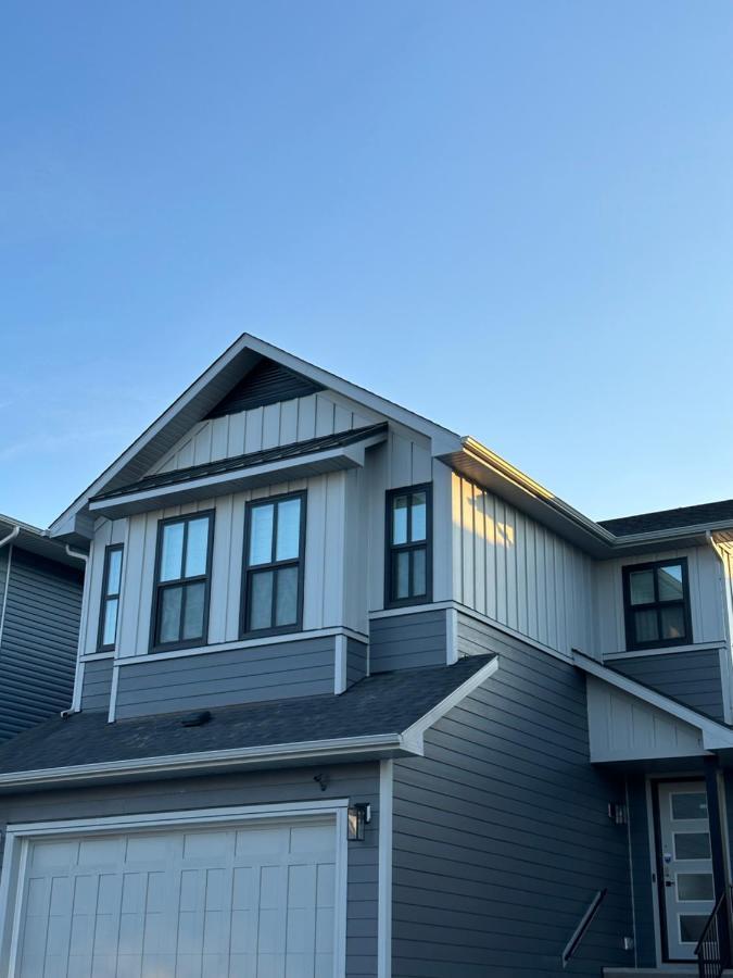 2 Bedroom 2 Washrooms Brand New Beautiful & Cozy Suite Calgary Luaran gambar