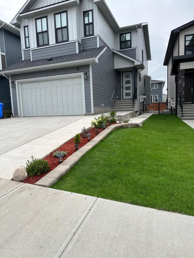 2 Bedroom 2 Washrooms Brand New Beautiful & Cozy Suite Calgary Luaran gambar