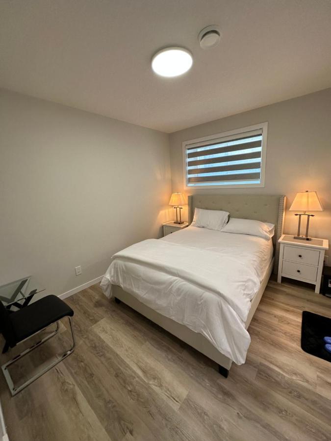 2 Bedroom 2 Washrooms Brand New Beautiful & Cozy Suite Calgary Luaran gambar