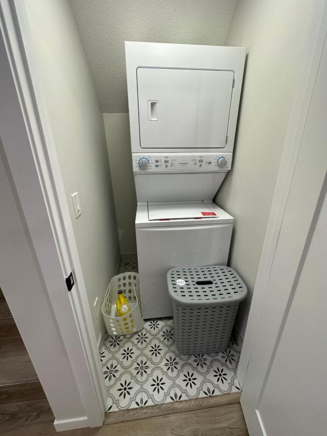 2 Bedroom 2 Washrooms Brand New Beautiful & Cozy Suite Calgary Luaran gambar