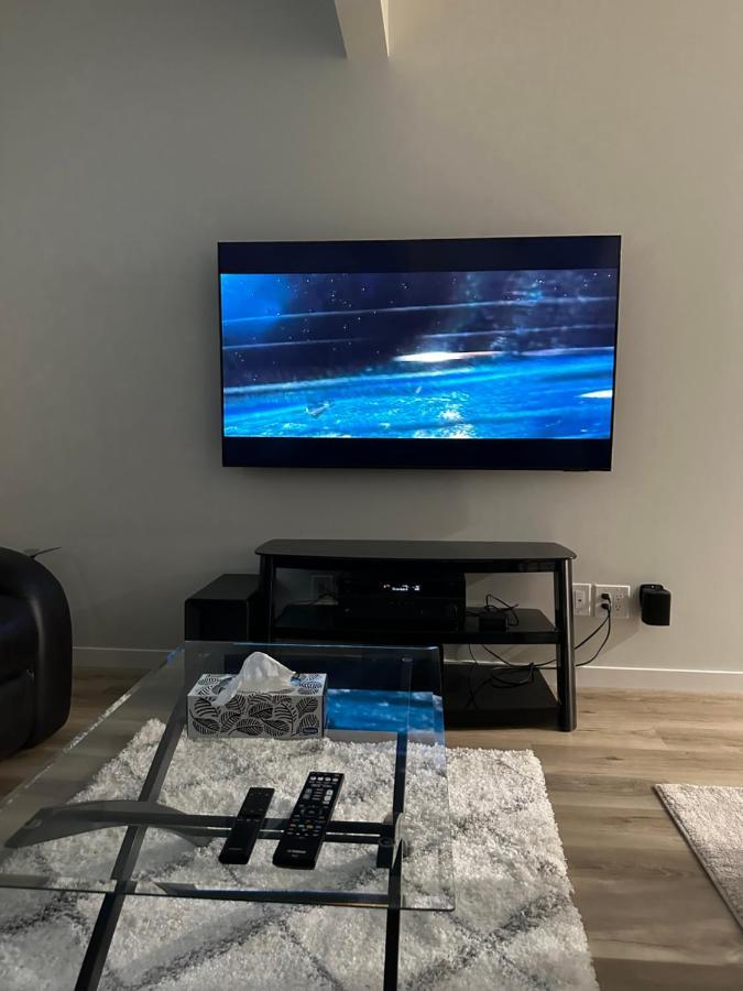 2 Bedroom 2 Washrooms Brand New Beautiful & Cozy Suite Calgary Luaran gambar