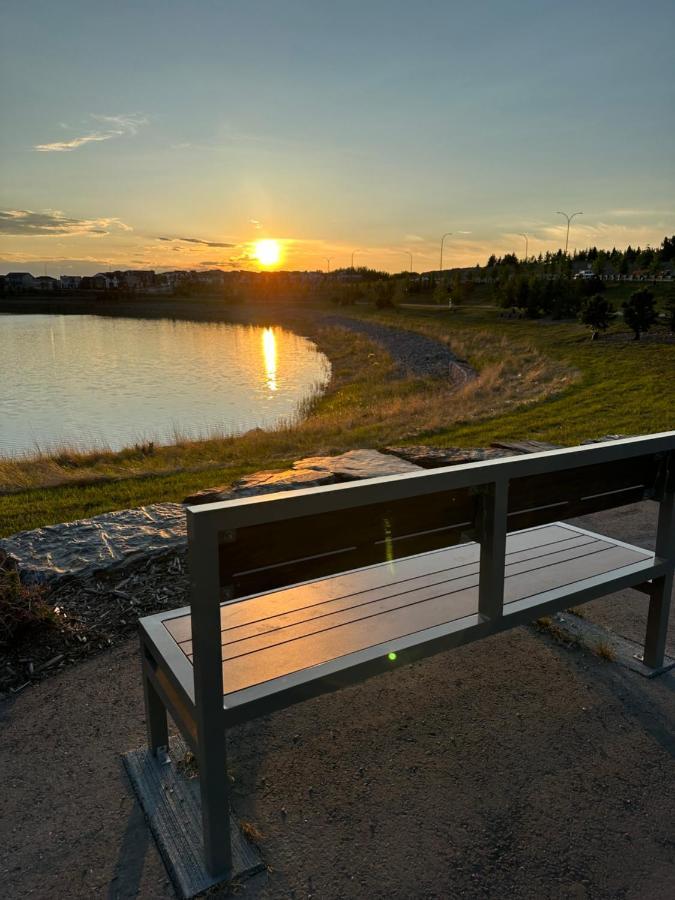 2 Bedroom 2 Washrooms Brand New Beautiful & Cozy Suite Calgary Luaran gambar