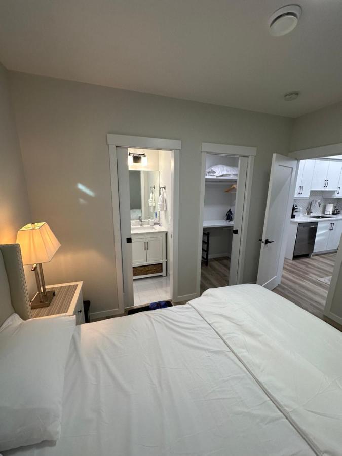 2 Bedroom 2 Washrooms Brand New Beautiful & Cozy Suite Calgary Luaran gambar