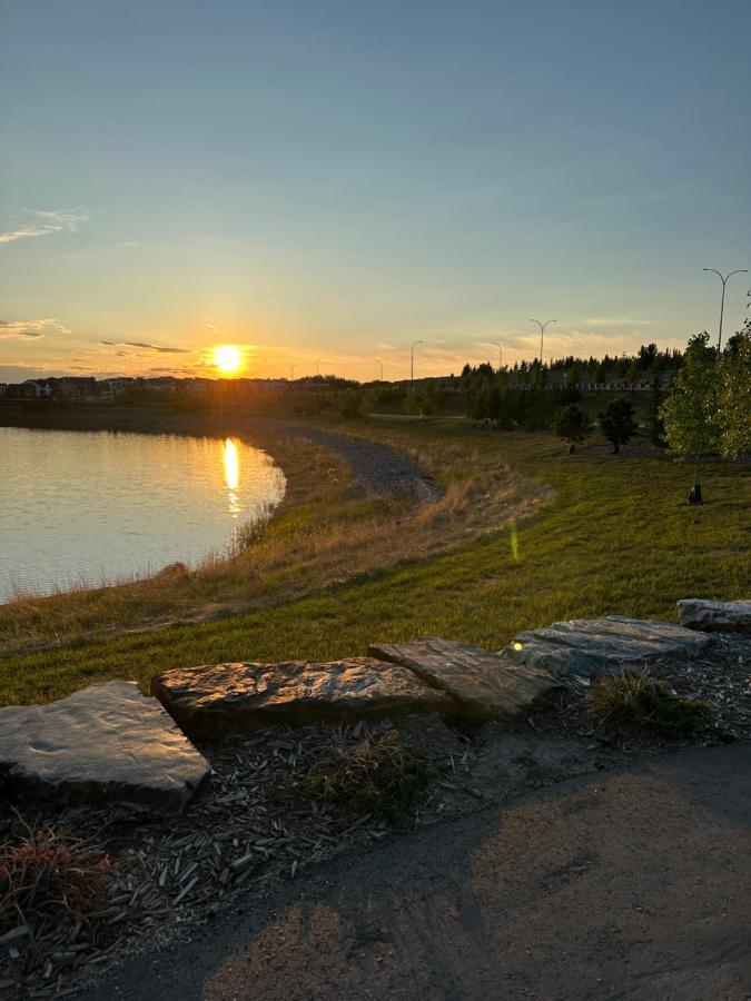 2 Bedroom 2 Washrooms Brand New Beautiful & Cozy Suite Calgary Luaran gambar