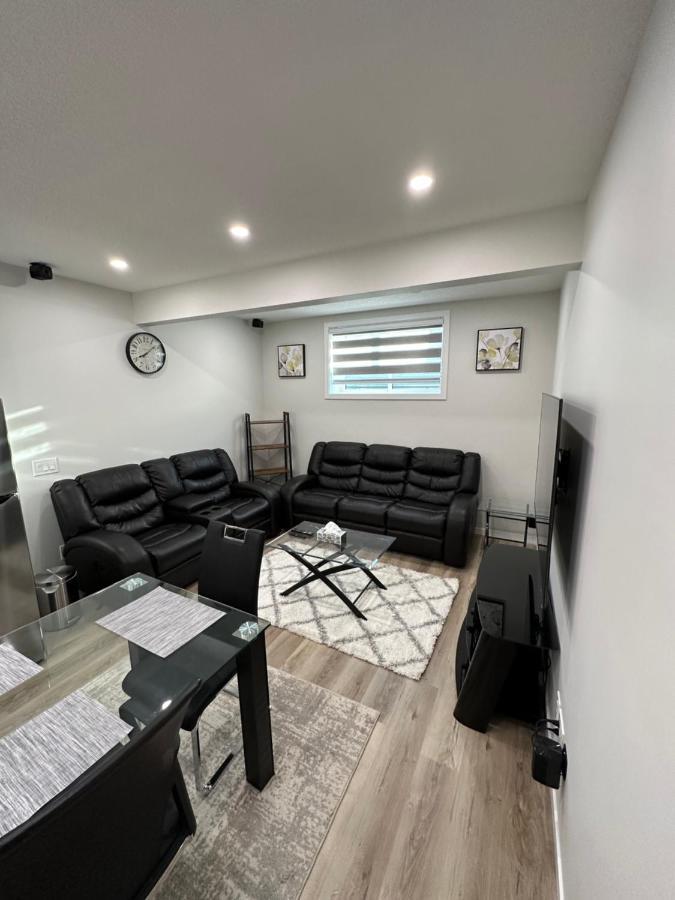 2 Bedroom 2 Washrooms Brand New Beautiful & Cozy Suite Calgary Luaran gambar