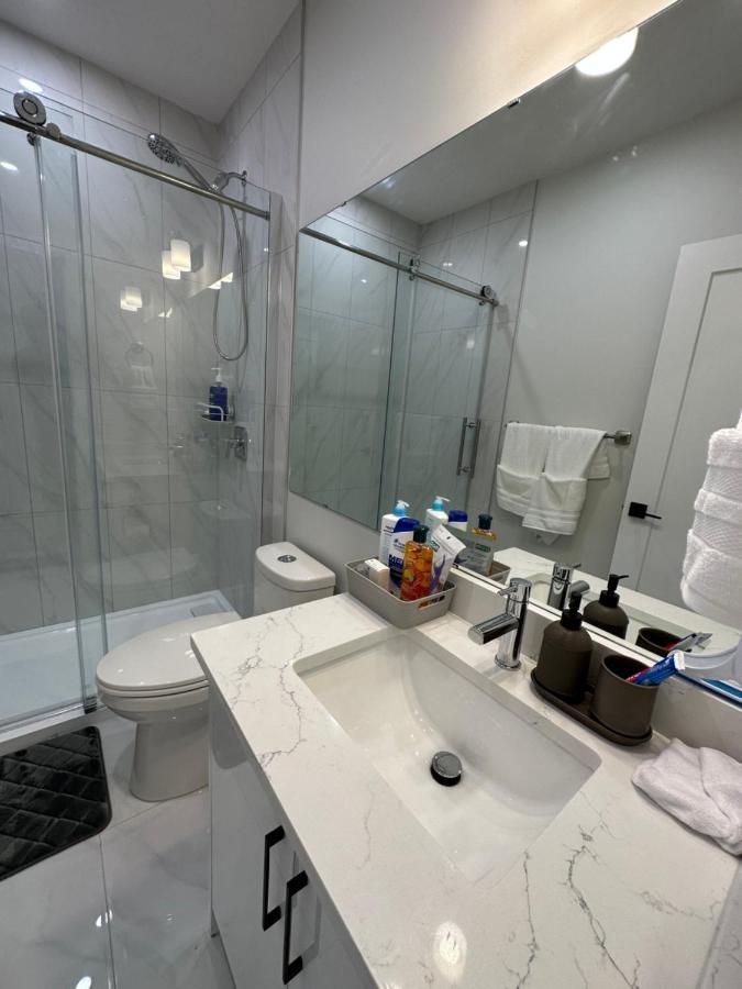 2 Bedroom 2 Washrooms Brand New Beautiful & Cozy Suite Calgary Luaran gambar