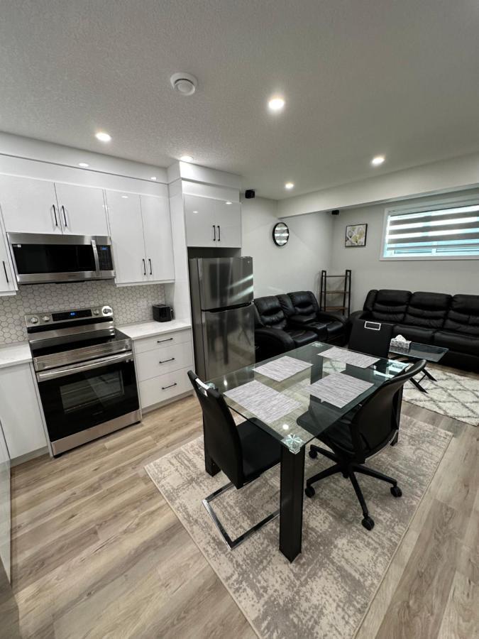 2 Bedroom 2 Washrooms Brand New Beautiful & Cozy Suite Calgary Luaran gambar