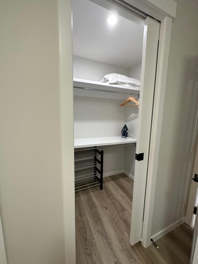 2 Bedroom 2 Washrooms Brand New Beautiful & Cozy Suite Calgary Luaran gambar